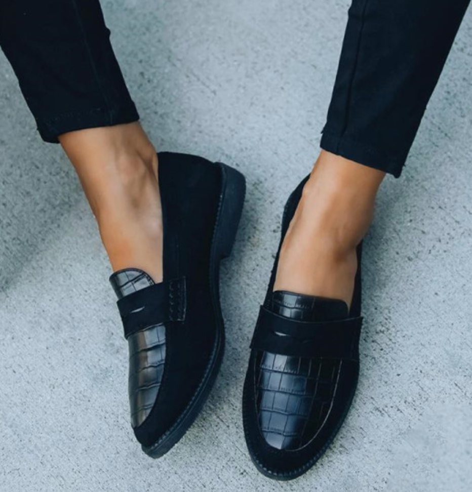 Women's Black Leather Loafers – Classic All-Season Comfort Shoes